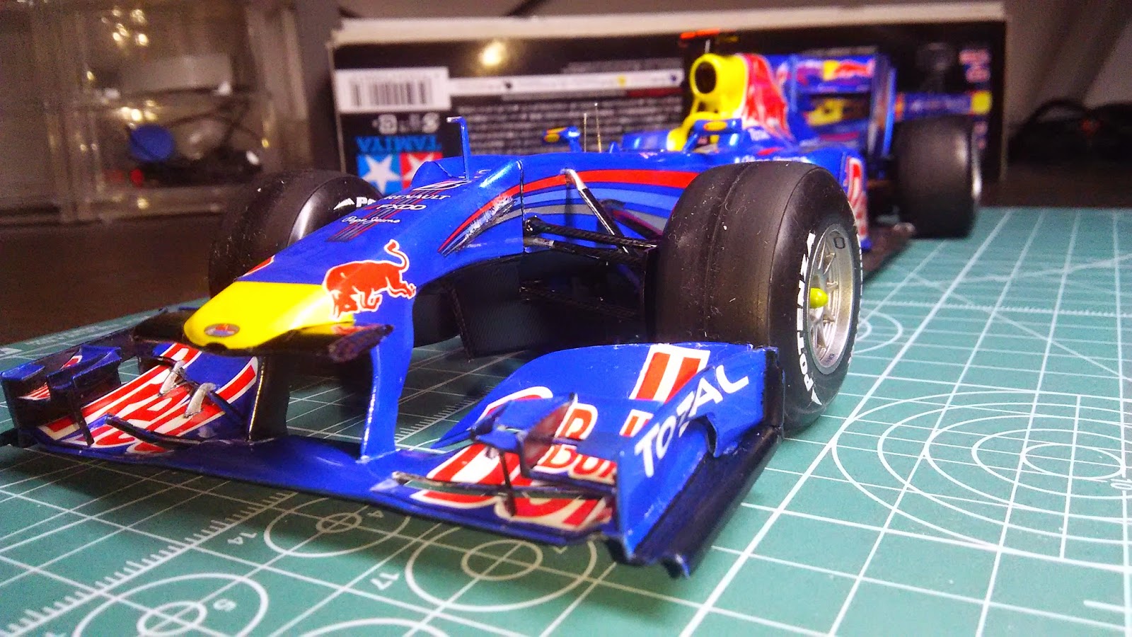 しん三等兵のﾌﾟﾗﾓﾃﾞﾙ制作戦線: 【Red Bull Racing Renault RB6製作記】組み立て、完成【その6】